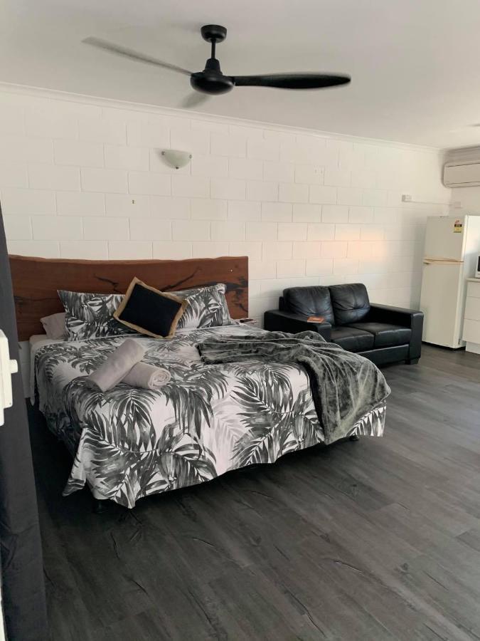 טאונסביל Motel On Mitchell מראה חיצוני תמונה